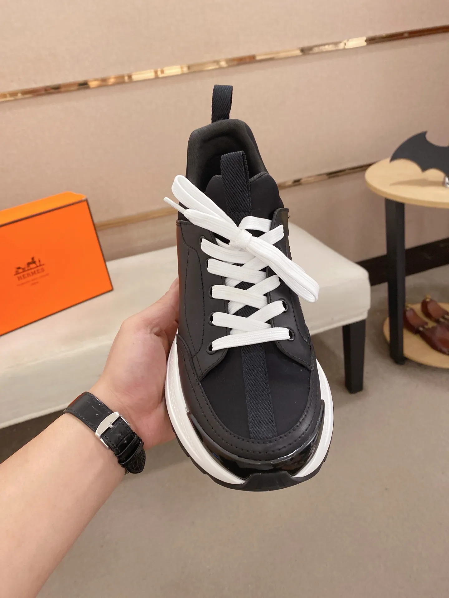 Men's clothing and shoes💰: 600💰《HERMES》【Classic original order·Version】Hermès; top 🔝purchasing agent🔍🔍men's latest 🇺🇸 counter sales simultaneously, imported from Italy original ▲▲cowhide ▲▲ (high-end, nobility, class) ) Exquisite workmanship (Italian 🇮🇹 imported water-dyed 🐂 cowhide lining) sole: original sole provided by the original factory, ⚠️exclusive double-layer activity·TPR·rubber·combined molded outsole; super comfortable·wear-resistant·non-slip·environmental protection The real thing is more beautiful if you take the real thing (high quality, follow the order). You can enter and exit the counter at will * Number of yards: 38-44 (can be customized 45-46, non-returnable)